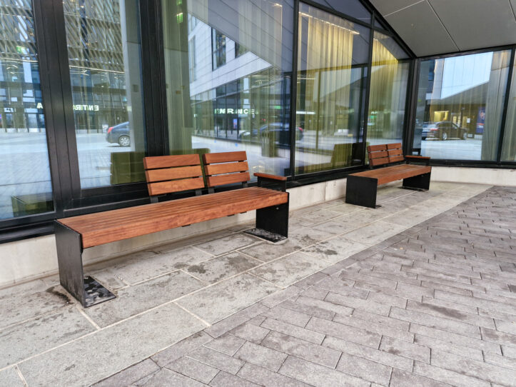 Tampere Nokia Arenan ulkokalusteet