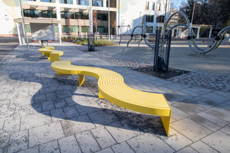CityDesign Lena SM penkit, Tampere, Etelä-Hervannan koulu ja päiväkoti, pihakalusteet