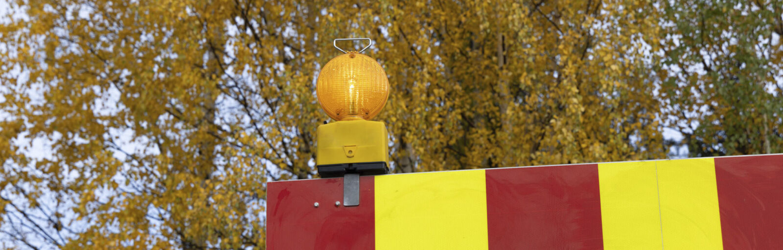 Nissen varoitusvilkku sulkuaidassa