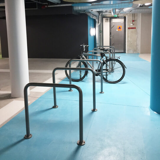 Kalusteet ja pyöräpysäköinti